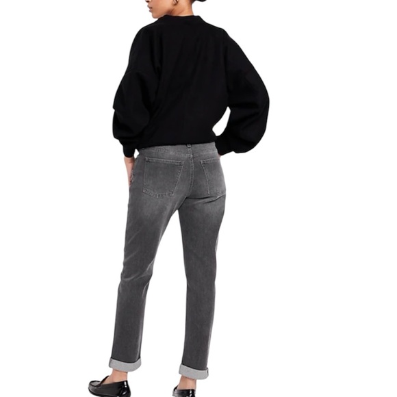 Old Navy Mid-Rise Wow Boyfriend Straight Jeans - Picture 3 of 13